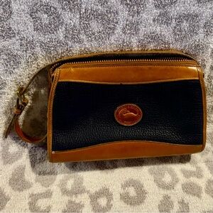 ✨ Dooney & Burke Vintage Dark Green & Tan Leather Shoulder Bag. Good Preloved ✨